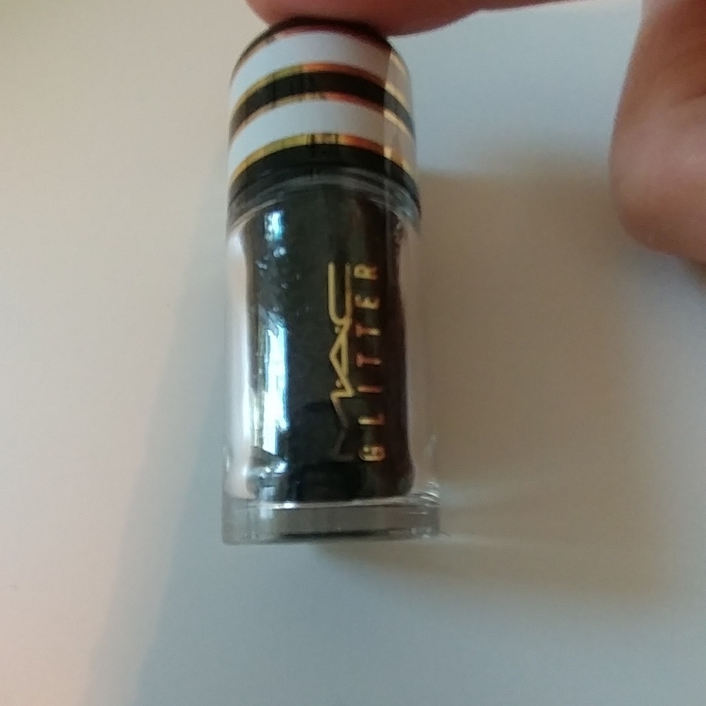MAC Glitter Pigment in BLACK